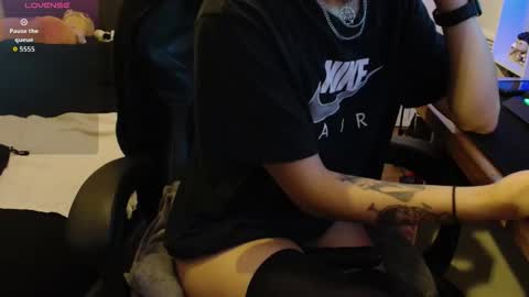 Snapshot of shinii0 chatting on November 18, 2025, 3:49 pm shinii0 online show from November 18, 2025, 3:49 pm