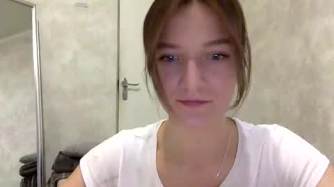 Snapshot of shining_pearl chatting on November 11, 2025, 8:42 pm Jesica online show from November 11, 2025, 8:42 pm