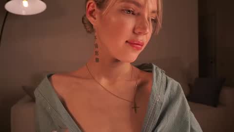 Snapshot of shiningstarrr chatting on January 23, 2025, 12:04 am Nika online show from January 23, 2025, 12:04 am