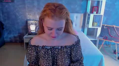 Snapshot of shiny_lisss chatting on June 11, 2026, 2:22 am Lisa online show from June 11, 2026, 2:22 am