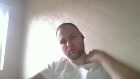 shmele_04 online show from December 17, 2025, 1:39 pm