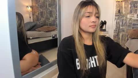 Snapshot of shofiavega chatting on November 11, 2025, 2:50 pm SHOFIA online show from November 11, 2025, 2:50 pm