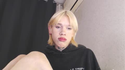 Snapshot of shortskrt chatting on February 24, 2026, 6:06 pm polii and alisa online show from February 24, 2026, 6:06 pm