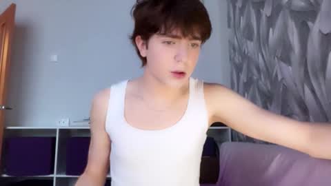 Snapshot of shortskrt chatting on March 13, 2026, 11:28 am polii and alisa online show from March 13, 2026, 11:28 am