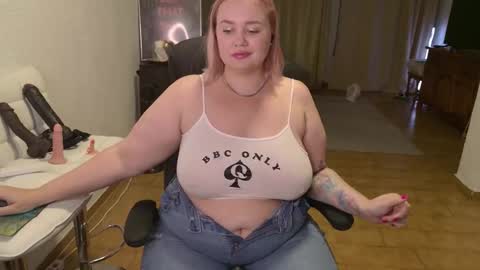 Snapshot of showmebbw chatting on December 2, 2025, 4:35 pm Mimi online show from December 2, 2025, 4:35 pm