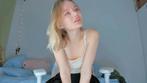Snapshot of showmejenny chatting on March 27, 2026, 3:12 am jennywoody online show from March 27, 2026, 3:12 am