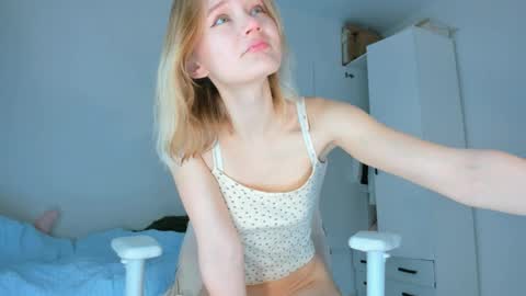 Snapshot of showmejenny chatting on April 2, 2026, 2:31 am jennywoody online show from April 2, 2026, 2:31 am
