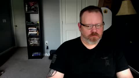 Snapshot of shughes740 chatting on April 15, 2026, 11:27 pm shughes740 online show from April 15, 2026, 11:27 pm