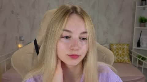 Snapshot of shy__polly chatting on July 13, 2026, 12:02 am Polly online show from July 13, 2026, 12:02 am