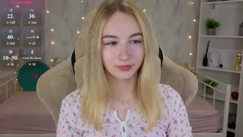 Snapshot of shy__polly chatting on July 17, 2026, 12:17 am Polly online show from July 17, 2026, 12:17 am