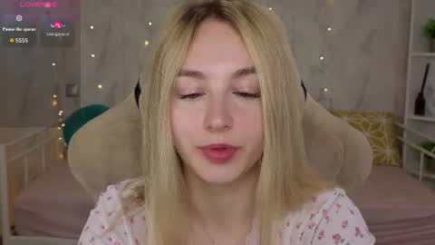 Snapshot of shy__polly chatting on July 27, 2026, 12:50 am Polly online show from July 27, 2026, 12:50 am