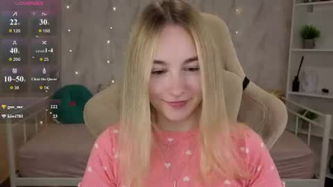 Snapshot of shy__polly chatting on August 4, 2026, 12:25 am Polly online show from August 4, 2026, 12:25 am