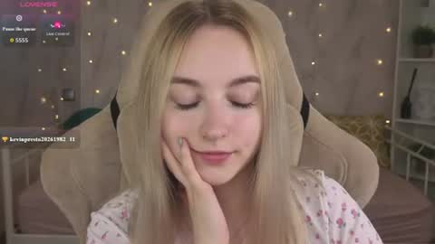 Snapshot of shy__polly chatting on August 7, 2026, 12:12 am Polly online show from August 7, 2026, 12:12 am