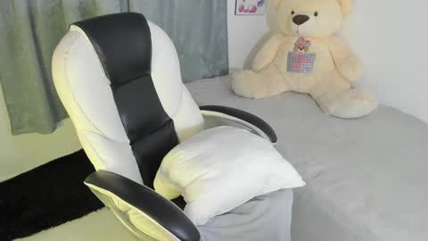 Nahomy online show from March 12, 2025, 5:24 am