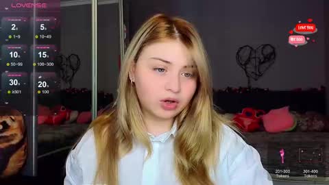 Snapshot of shy_blondiee chatting on February 11, 2025, 11:54 pm Molly online show from February 11, 2025, 11:54 pm