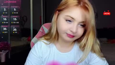 Snapshot of shy_blondiee chatting on February 18, 2025, 11:41 pm Molly online show from February 18, 2025, 11:41 pm