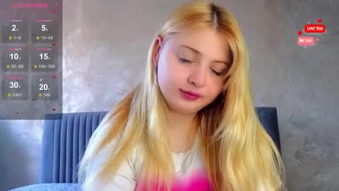 Snapshot of shy_blondiee chatting on March 10, 2025, 12:15 pm Molly online show from March 10, 2025, 12:15 pm