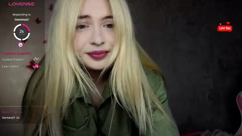 Snapshot of shy_blondiee chatting on September 8, 2025, 8:30 pm Molly online show from September 8, 2025, 8:30 pm
