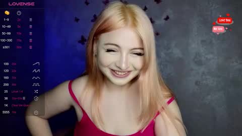 Snapshot of shy_blondiee chatting on September 12, 2025, 7:58 pm Molly online show from September 12, 2025, 7:58 pm