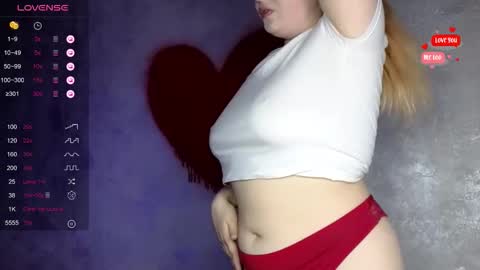 Snapshot of shy_blondiee chatting on October 14, 2025, 11:16 pm Molly online show from October 14, 2025, 11:16 pm