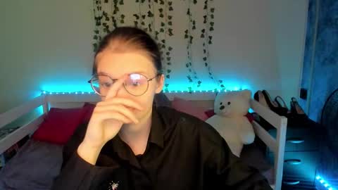 Snapshot of shy_elina01 chatting on October 4, 2025, 10:02 am shy_elina01 online show from October 4, 2025, 10:02 am