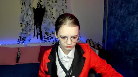 Snapshot of shy_elina01 chatting on October 31, 2025, 10:49 am shy_elina01 online show from October 31, 2025, 10:49 am