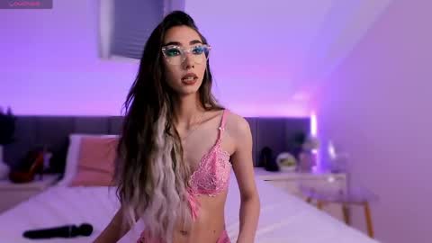 shy_eveline online show from April 14, 2026, 4:24 pm