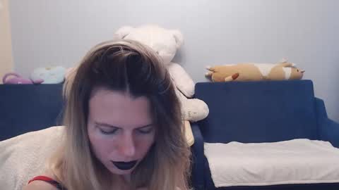 Snapshot of shy_moony chatting on October 31, 2025, 6:42 pm just Alex online show from October 31, 2025, 6:42 pm