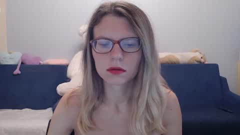 Snapshot of shy_moony chatting on July 7, 2026, 7:18 pm just Alex online show from July 7, 2026, 7:18 pm