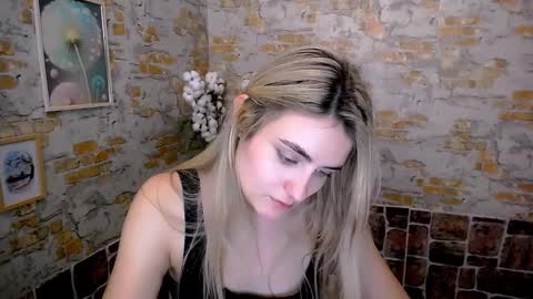 Snapshot of shy_sabrina_ chatting on January 20, 2025, 10:51 am shy_sabrina_ online show from January 20, 2025, 10:51 am