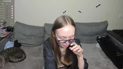 Melissa online show from November 14, 2025, 11:35 pm