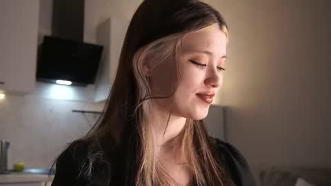 Snapshot of shyakemi chatting on May 17, 2026, 5:09 pm Akemi online show from May 17, 2026, 5:09 pm