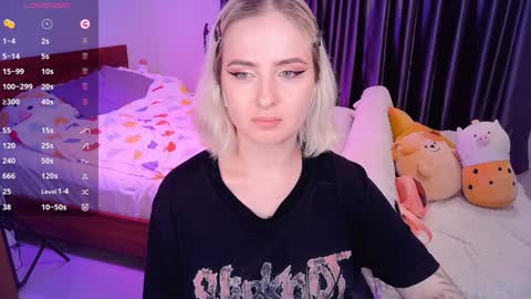 Snapshot of shyfoxxxy chatting on December 10, 2024, 2:39 pm Effie online show from December 10, 2024, 2:39 pm