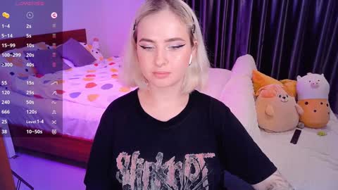 Snapshot of shyfoxxxy chatting on December 13, 2024, 5:21 pm Effie online show from December 13, 2024, 5:21 pm