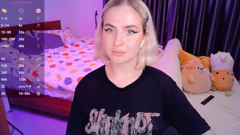 Snapshot of shyfoxxxy chatting on December 14, 2024, 5:03 pm Effie online show from December 14, 2024, 5:03 pm