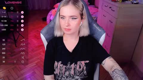 Snapshot of shyfoxxxy chatting on December 20, 2024, 5:29 pm Effie online show from December 20, 2024, 5:29 pm