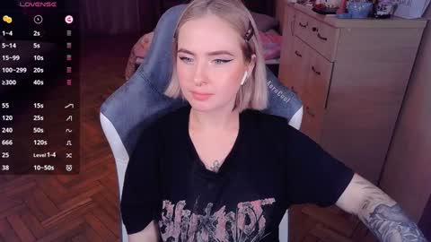 Snapshot of shyfoxxxy chatting on January 2, 2025, 6:12 pm Effie online show from January 2, 2025, 6:12 pm