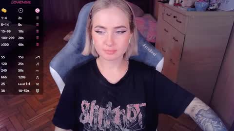 Snapshot of shyfoxxxy chatting on January 3, 2025, 8:43 pm Effie online show from January 3, 2025, 8:43 pm