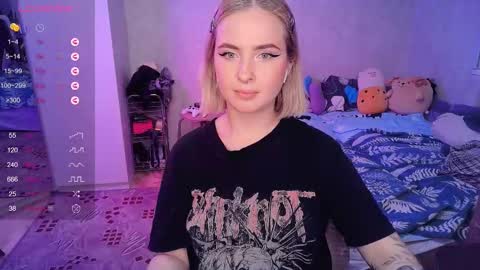 Snapshot of shyfoxxxy chatting on February 10, 2025, 6:56 pm Effie online show from February 10, 2025, 6:56 pm