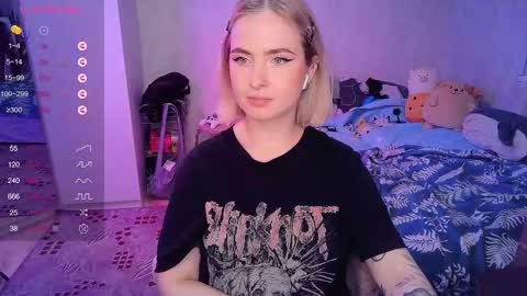 Snapshot of shyfoxxxy chatting on February 13, 2025, 3:24 pm Effie online show from February 13, 2025, 3:24 pm