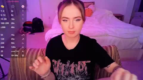 Snapshot of shyfoxxxy chatting on February 24, 2025, 7:41 pm Effie online show from February 24, 2025, 7:41 pm