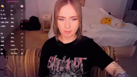 Snapshot of shyfoxxxy chatting on March 2, 2025, 10:27 pm Effie online show from March 2, 2025, 10:27 pm