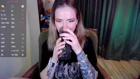 Snapshot of shyfoxxxy chatting on October 15, 2025, 6:46 am Effie online show from October 15, 2025, 6:46 am