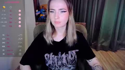 Snapshot of shyfoxxxy chatting on October 20, 2025, 4:57 am Effie online show from October 20, 2025, 4:57 am