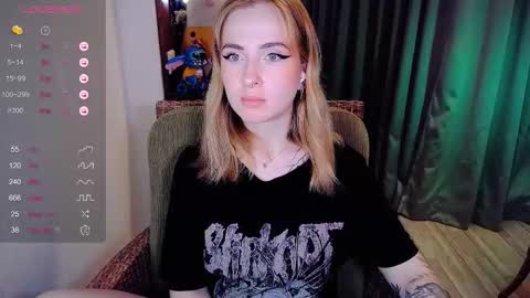 Snapshot of shyfoxxxy chatting on November 14, 2025, 10:36 am Effie online show from November 14, 2025, 10:36 am