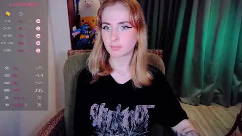 Snapshot of shyfoxxxy chatting on November 19, 2025, 10:37 am Effie online show from November 19, 2025, 10:37 am