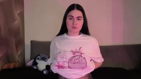 Snapshot of shylesley chatting on March 19, 2026, 6:01 pm Lesley online show from March 19, 2026, 6:01 pm