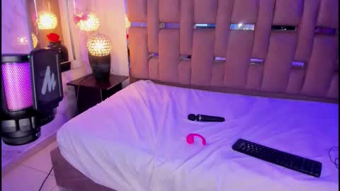 Shyly online show from October 21, 2025, 5:41 am