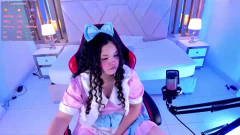 Shyly online show from December 5, 2025, 5:16 am