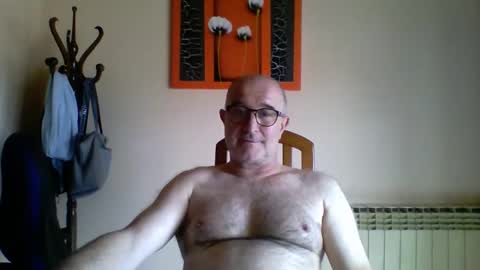 Snapshot of shymmy10 chatting on May 9, 2026, 10:09 am shymmy10 online show from May 9, 2026, 10:09 am
